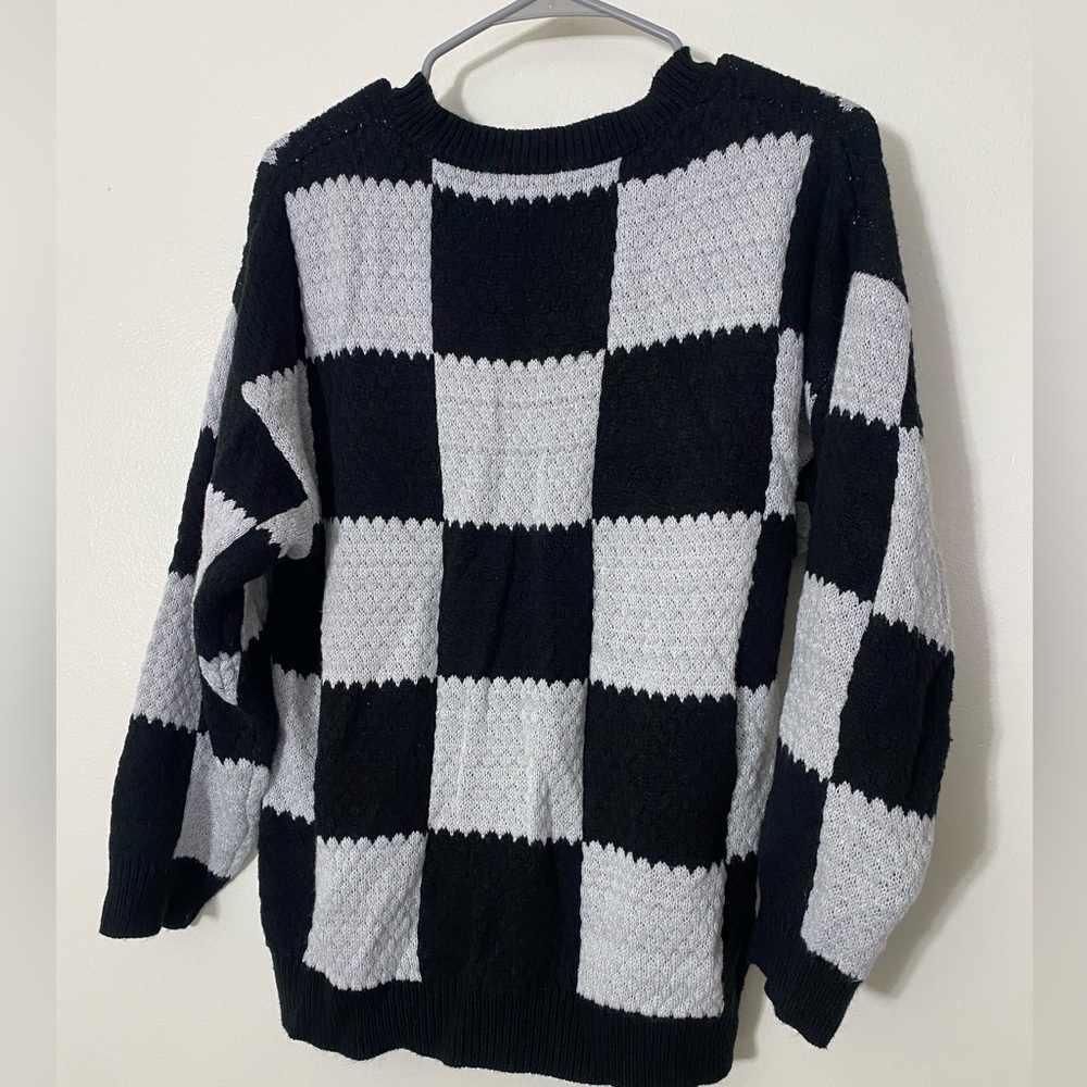 Black and grey checkered Wild Fable sweater size Medium - Picture 3 of 3